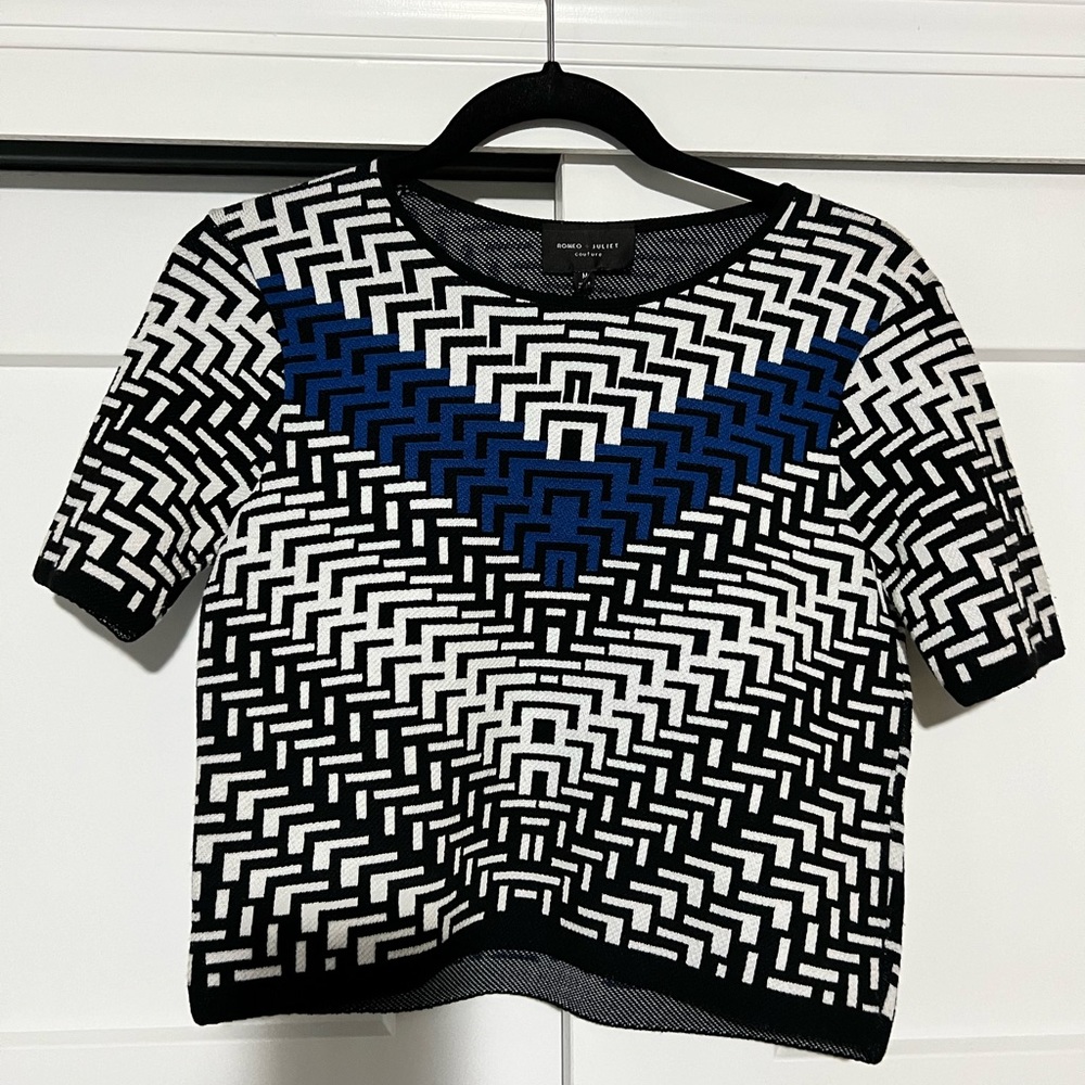 ROMEO + JULIET Crop Knit Top NWT